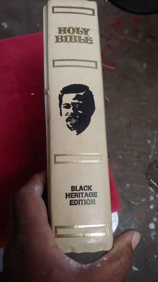 Holy Bible , Black Heritage Edition - photo 2