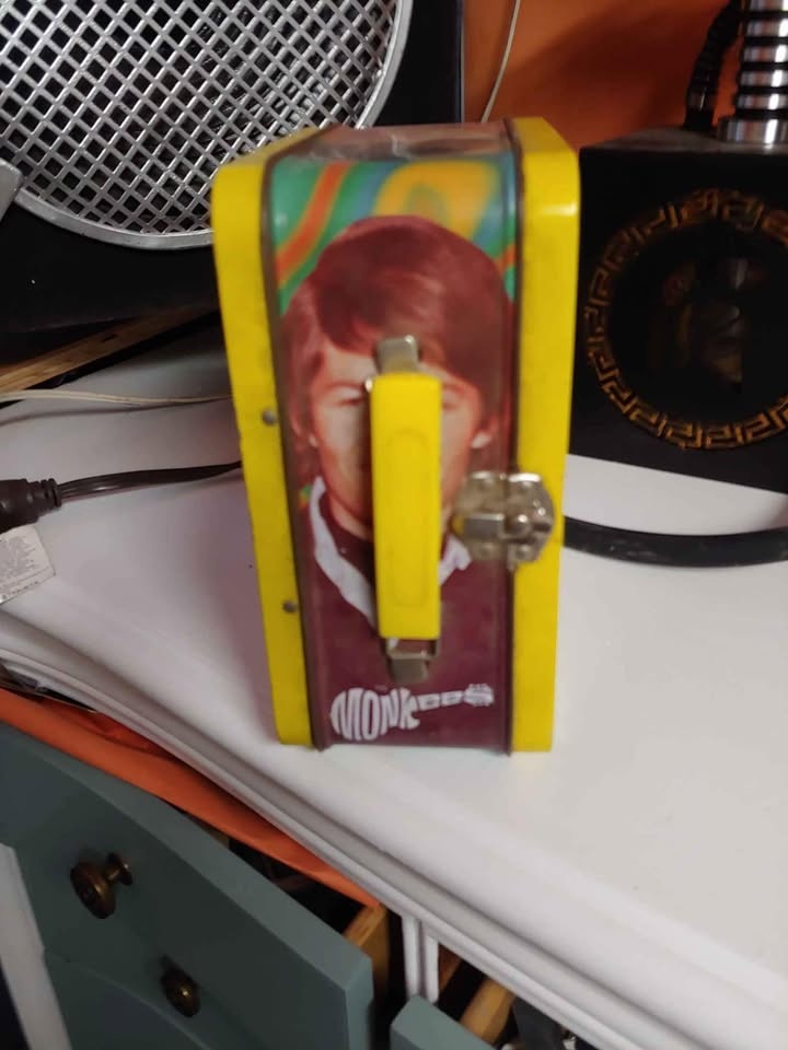 Monkeys lunch box with puzzle inside never open - photo 3