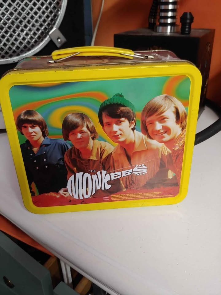 Monkeys lunch box with puzzle inside never open - photo 5