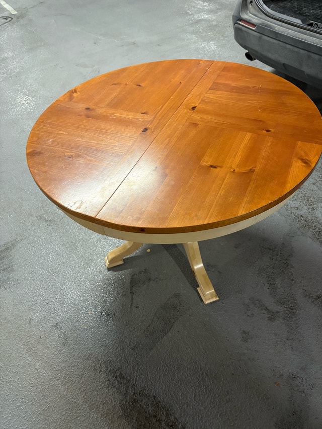 Circular Oak Dinner Table
