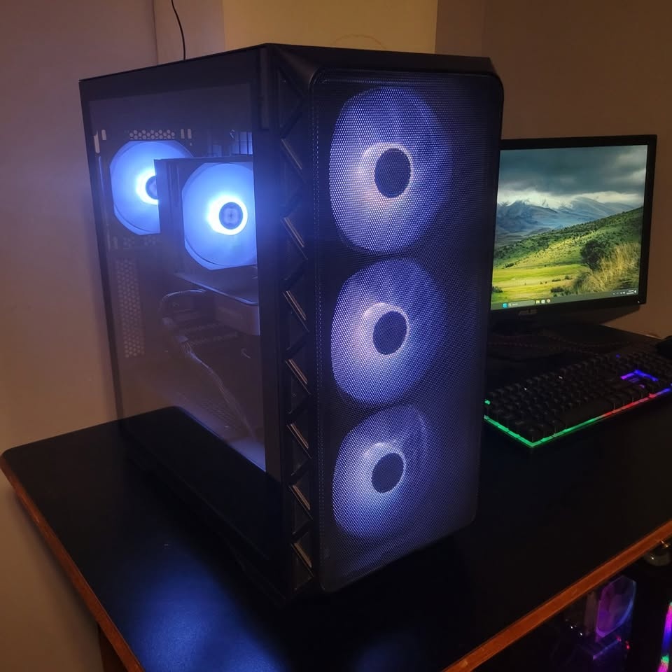 Gaming PC Ryzen 7-7700X + RTX 3070 FE