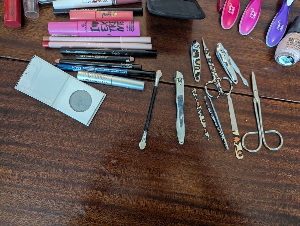 Huge Used Makeup & Toiletries Lot - Great Deal! - photo 3