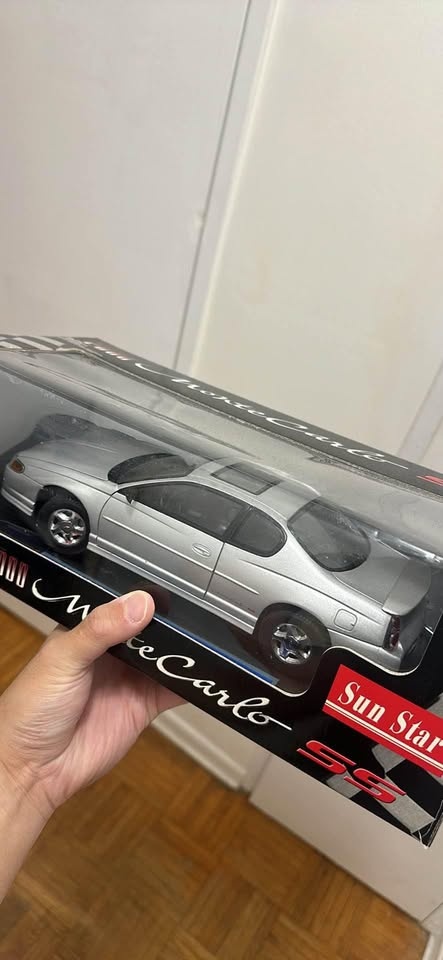 Sunstar Chevy MonteCarlo SS 1/18 - photo 3
