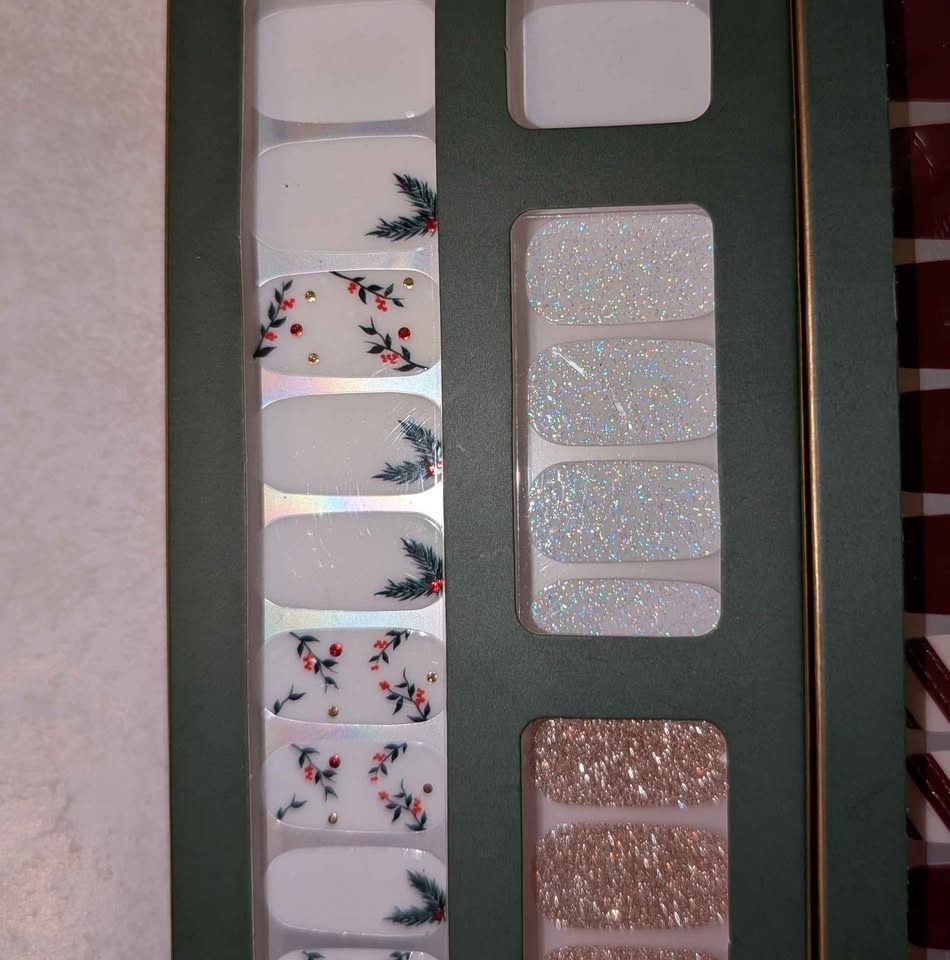 Dashing Diva Gloss holiday themes gel nail strips - photo 3
