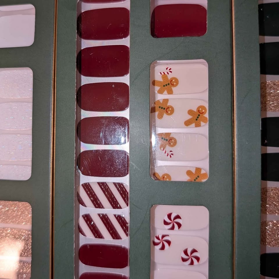 Dashing Diva Gloss holiday themes gel nail strips - photo 4