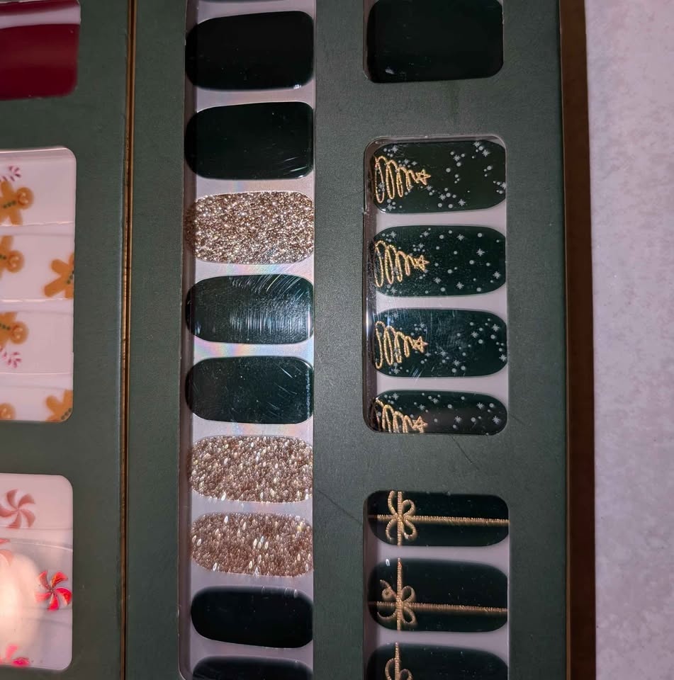 Dashing Diva Gloss holiday themes gel nail strips - photo 5