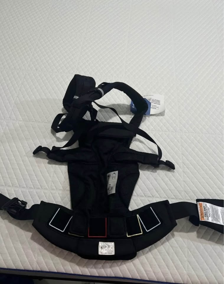 Ergobaby Baby Carrier - photo 2