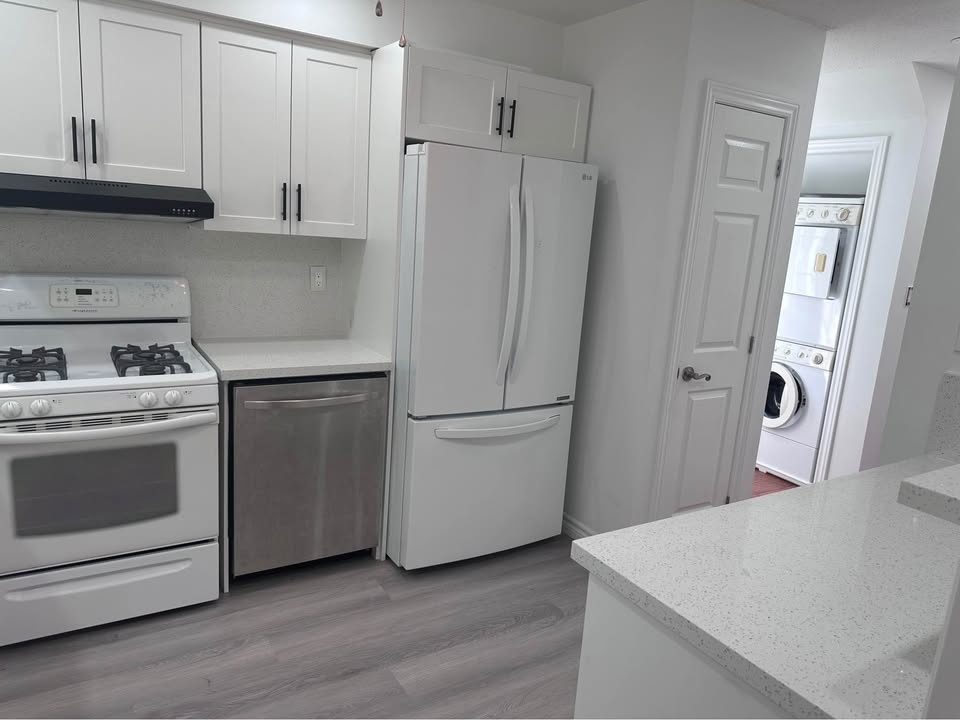 3 Beds 2 Baths - House - photo 2