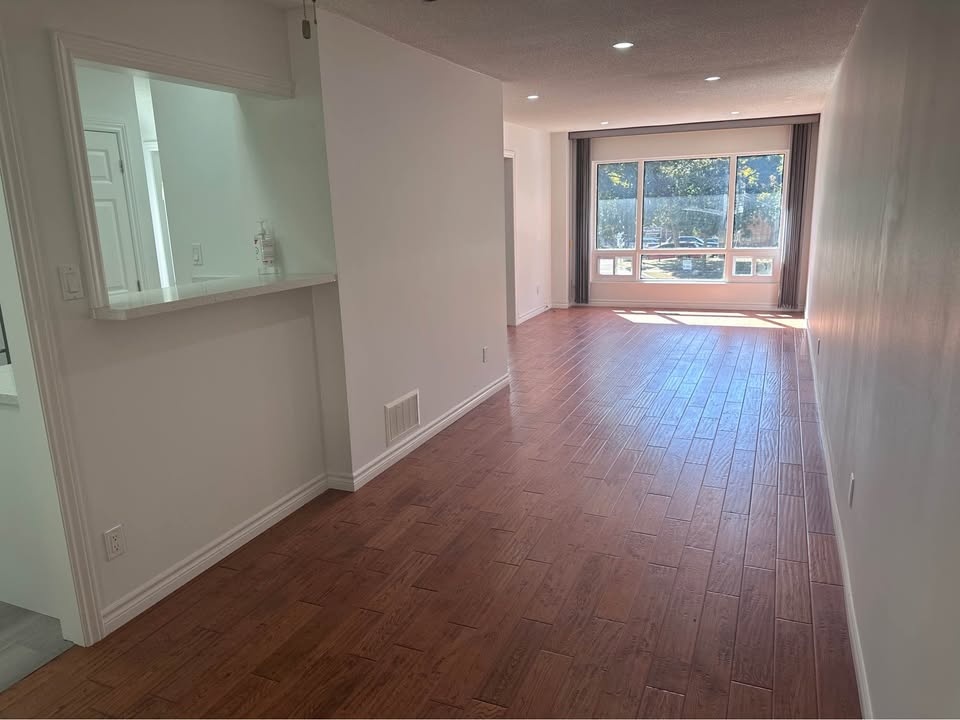 3 Beds 2 Baths - House - photo 4
