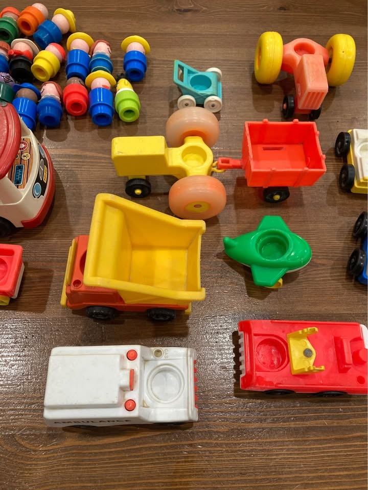 Vintage Peg People Figures + Wooden Vehicles & Bus – Toy Lot - photo 3
