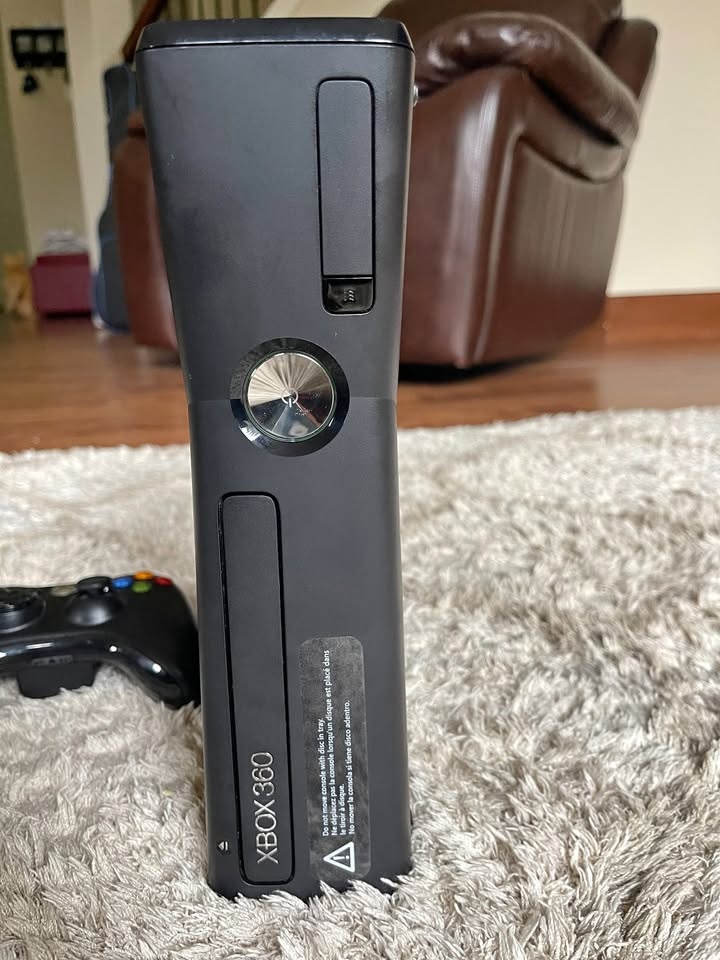 Xbox 360 S and accessories
