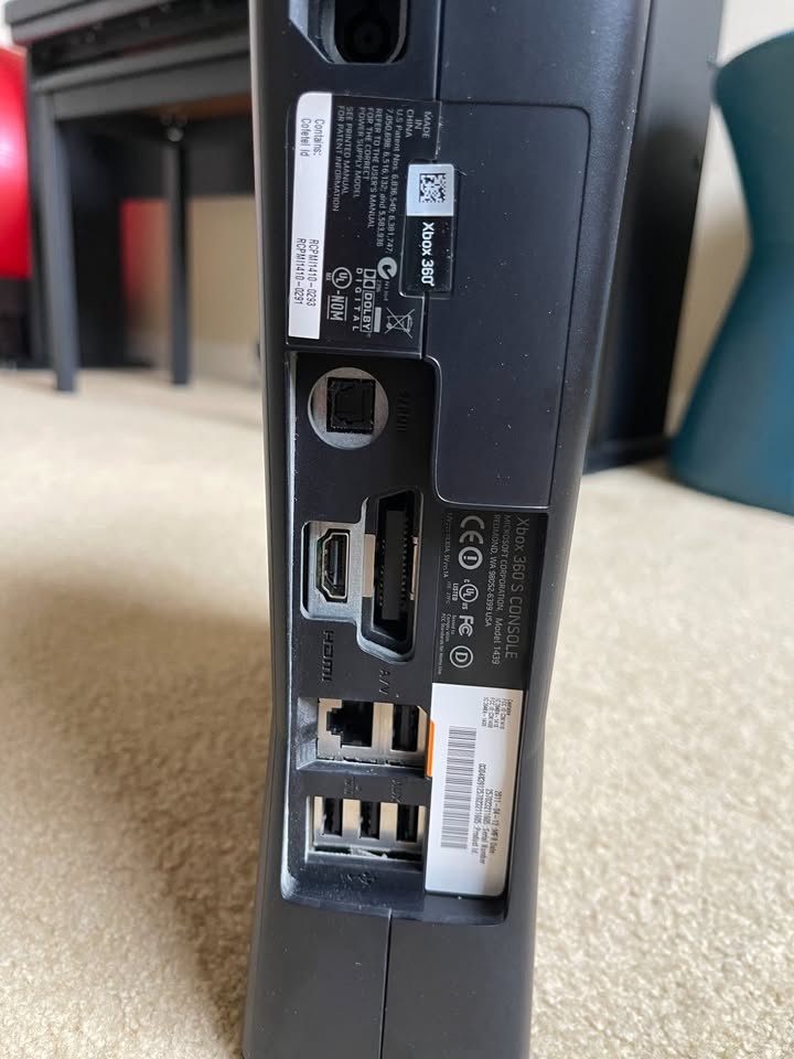 Xbox 360 S and accessories - photo 5