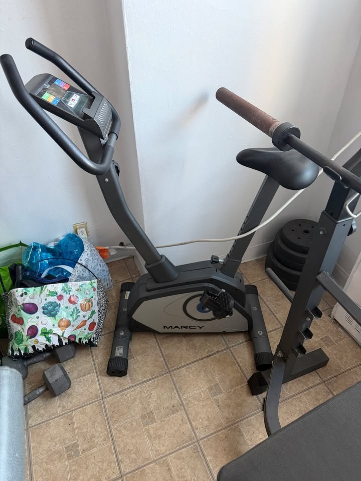 Body Champ Weight Bench & Marcy Stationary Bike - photo 4