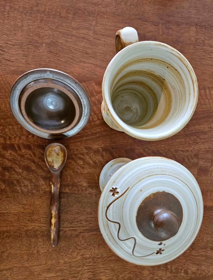 A set of korean handmade tea/coffee cups with lids