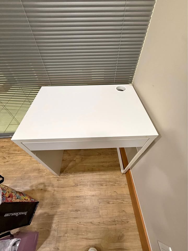 Small white (IKEA) desk