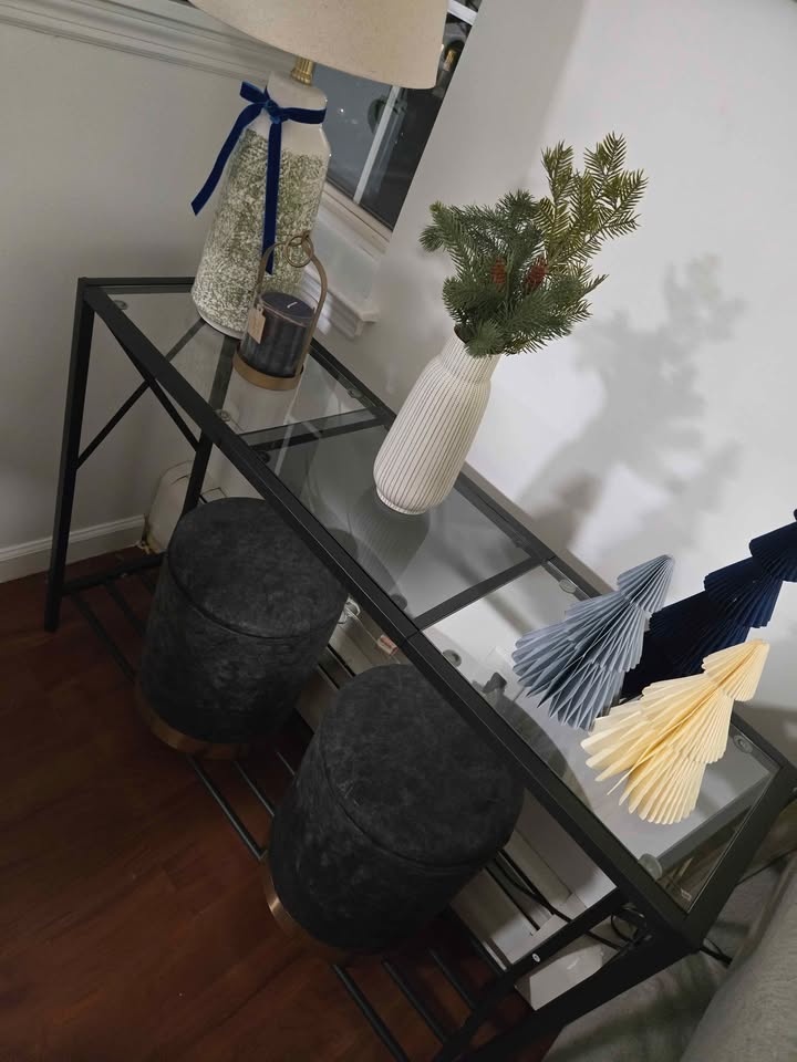 Glass top console table/ entryway - photo 2