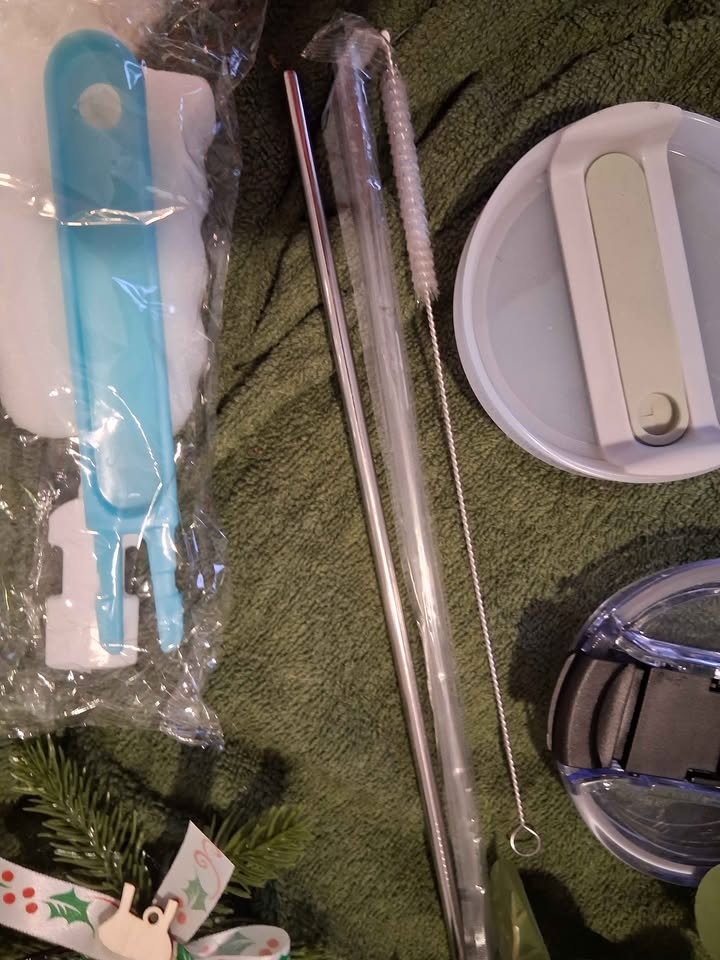 40oz Mint Green Tumbler with Accessories - photo 5