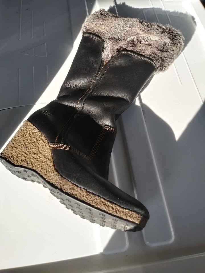 Timberland Monogram Black Leather Boots - Size 7 - photo 3