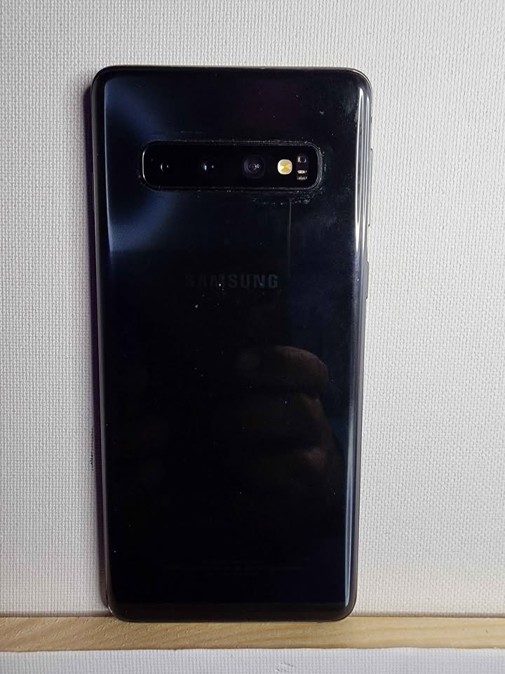 Samsung Galaxy s10 - photo 2