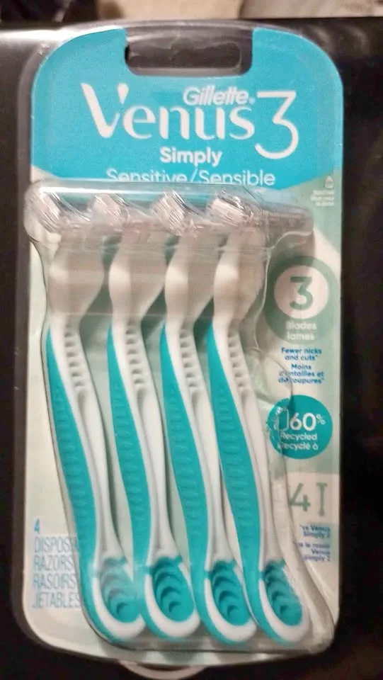 Venus Simply Sensitive 3-blade Razors thumbnail