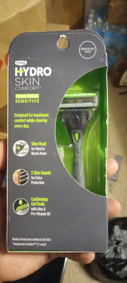 Schick Hydro Sensitive Razor - Slim Head design - photo 2