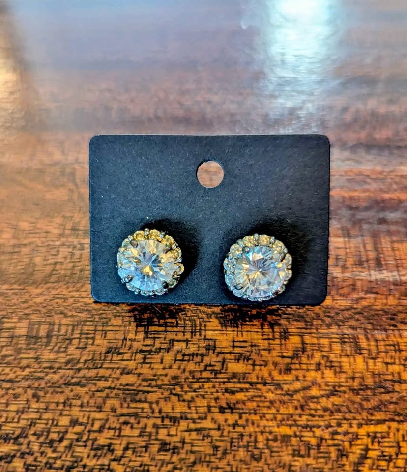 Earrings! Lots of Different Kinds! Swipe to see!