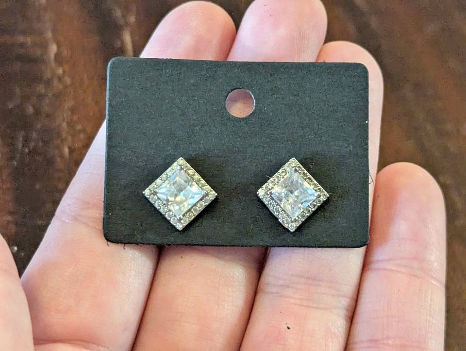 Earrings! Earrings! Earrings! Swipe To See!