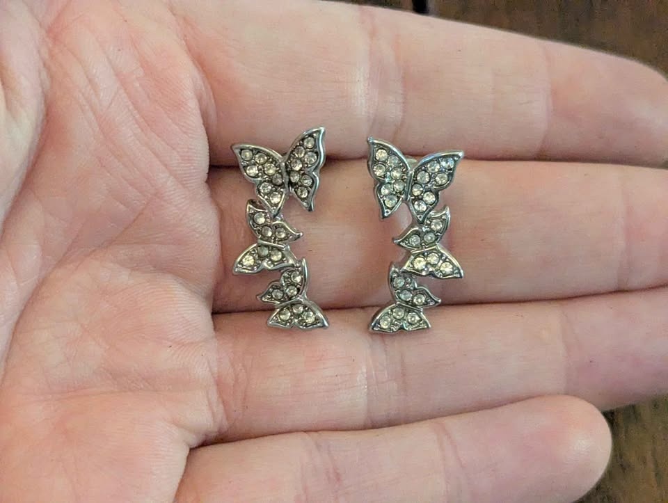 Earrings! Earrings! Earrings! Swipe To See! - photo 3