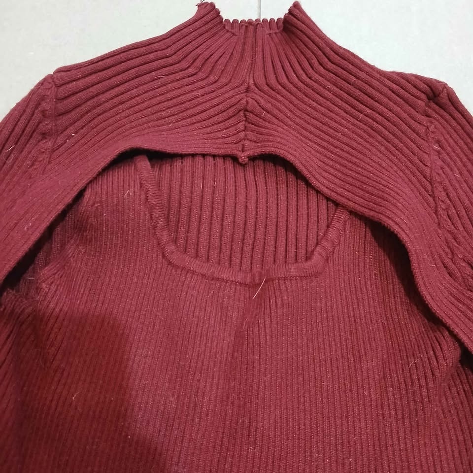 Red Cut out Mockneck Christmas Sweater #Gifting - photo 2