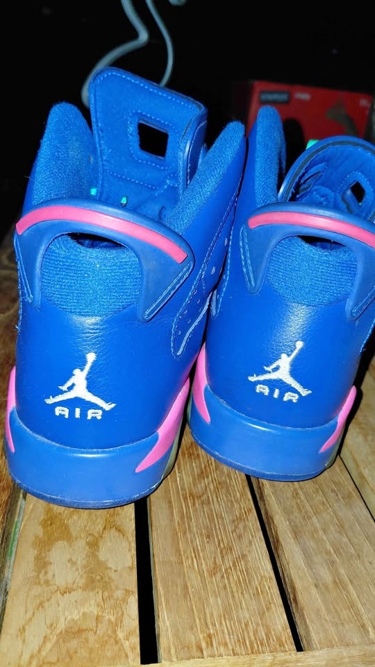 Size 6.5y / 8 womens