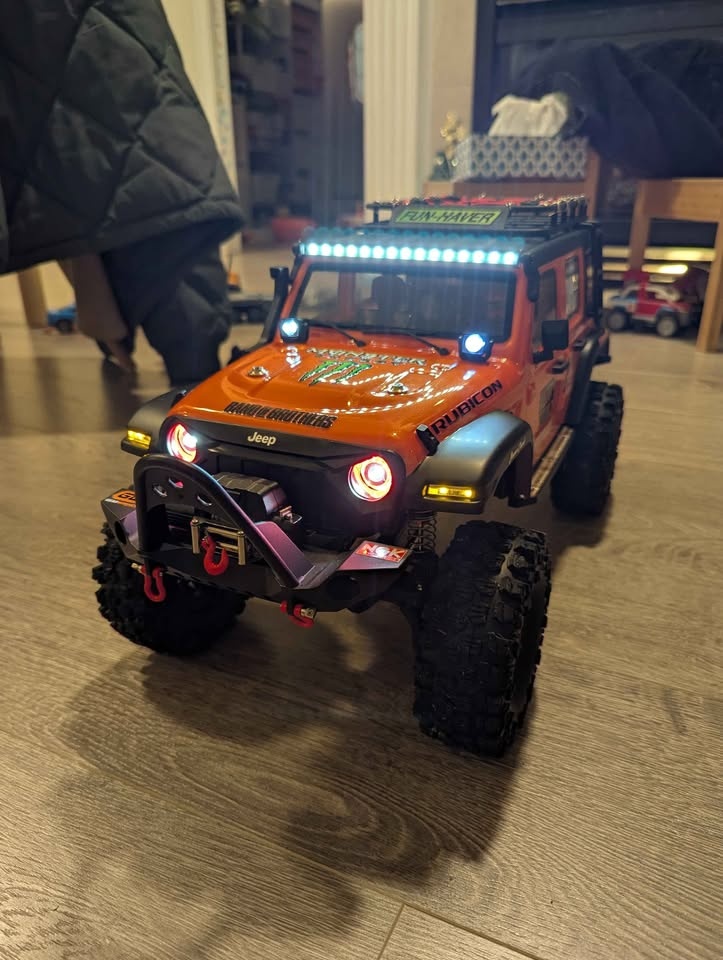 WL Toys 104010 Jeep Wrangler 1:10 RC Crawler - photo 4