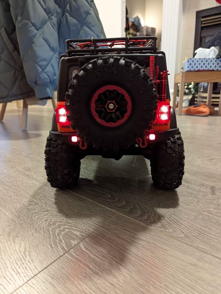 WL Toys 104010 Jeep Wrangler 1:10 RC Crawler - photo 5