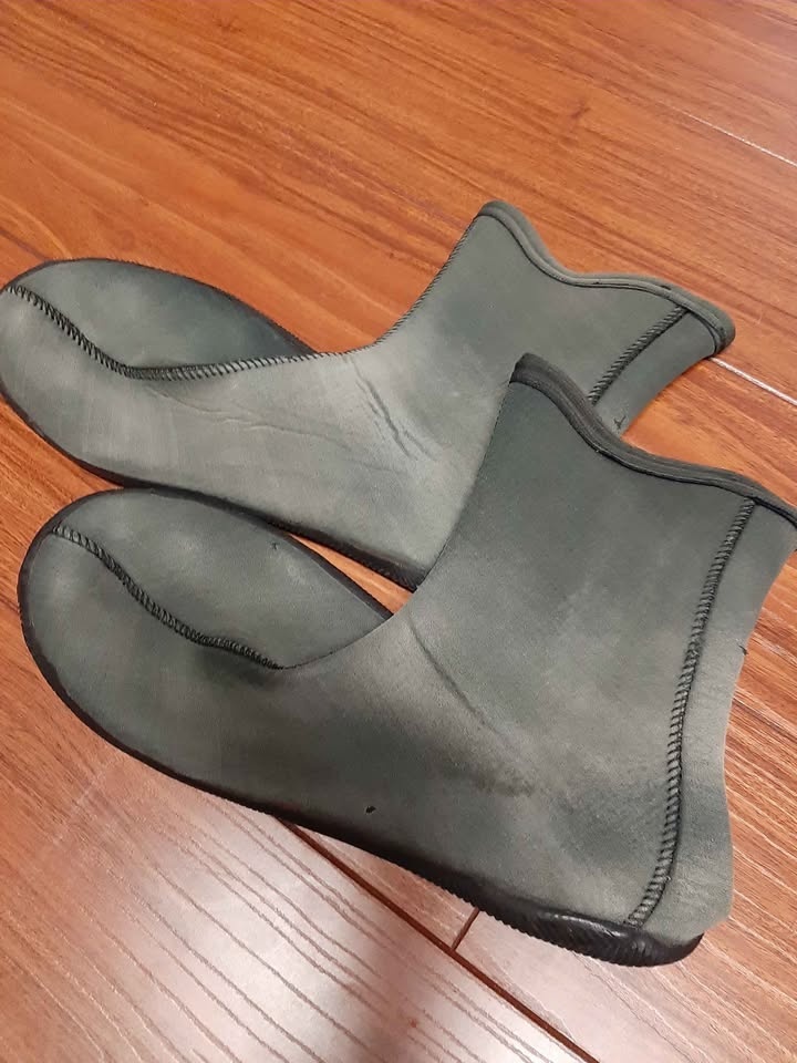 Mens size 9 water socks
