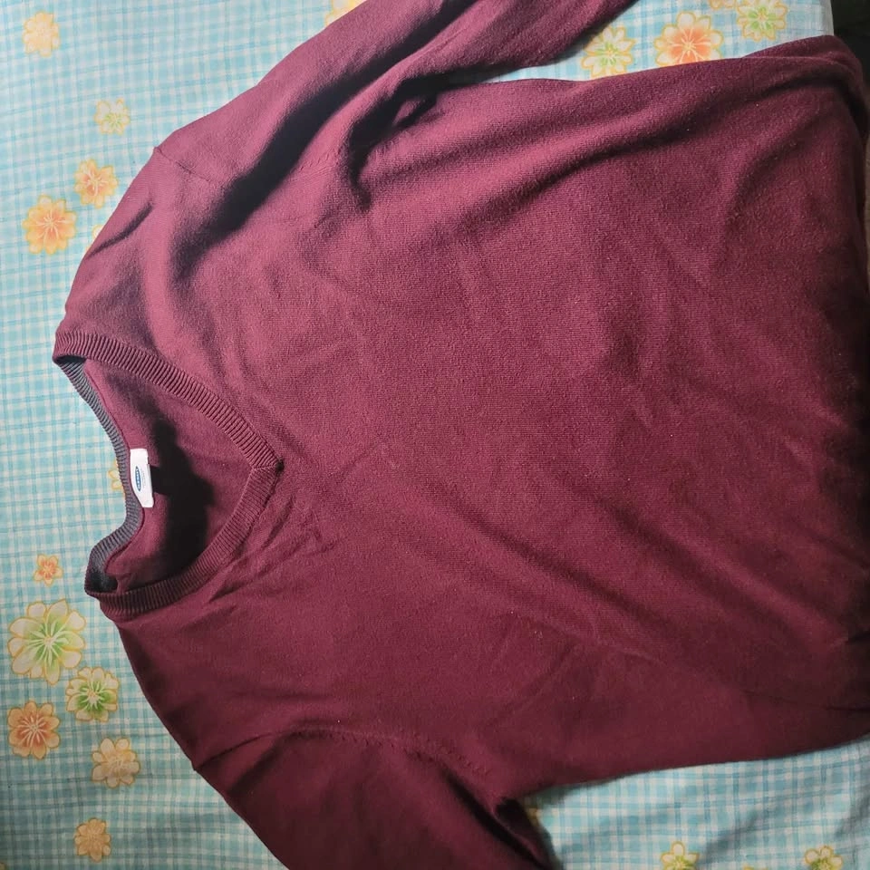 Maroon sweater