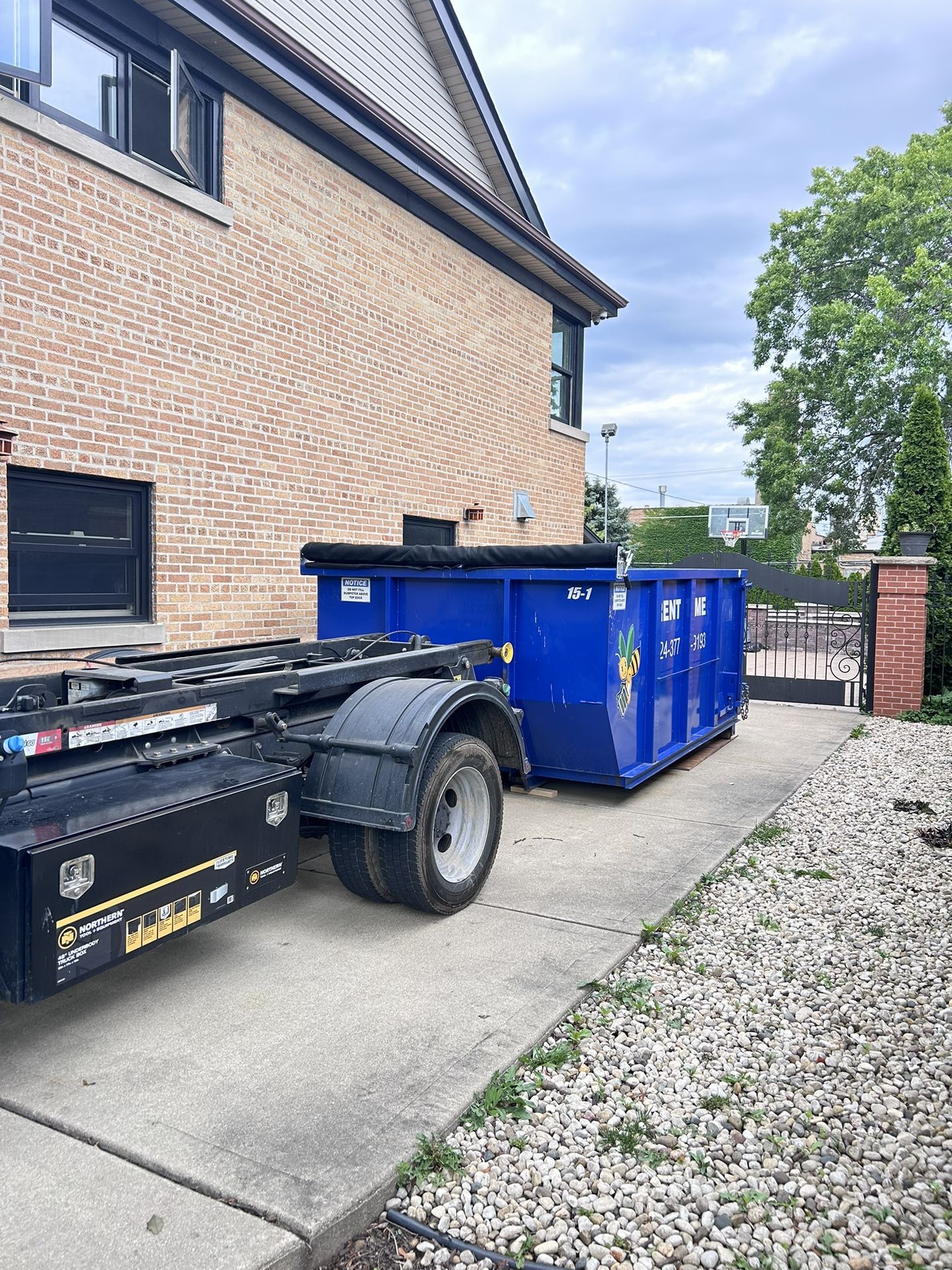 15 Yards Dumpster Rent - photo 4