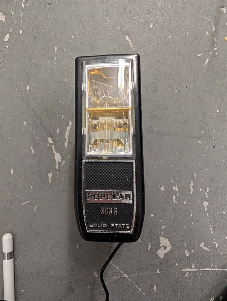 Vintage Camera Flash Unit – Popular 303S - photo 2