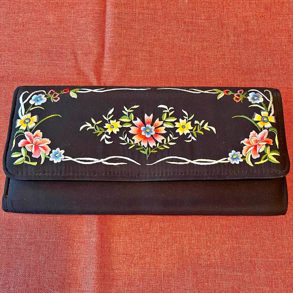 Vintage 100% Silk Clutch Wallet - Suzhou Embroidery