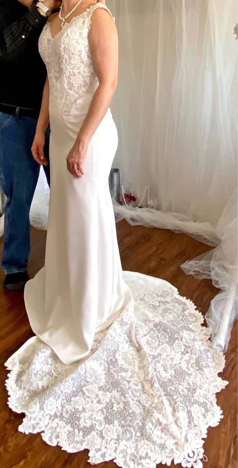 Rebecca Ingram Wedding Dress & Veil