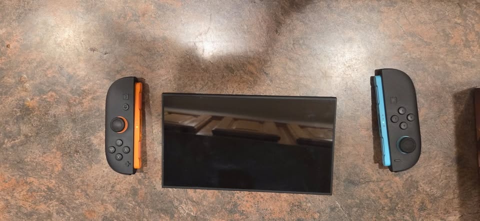 Nintendo Switch 2, like new, perfect christmas gift! - photo 2