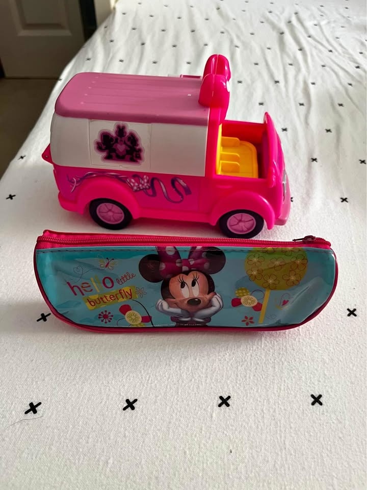 Minnie car and pencil case