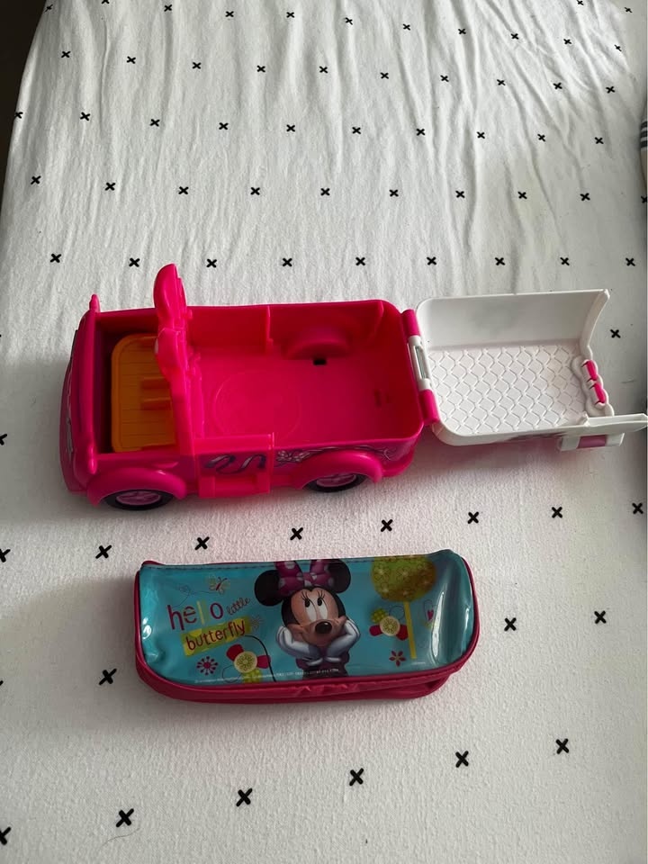 Minnie car and pencil case - photo 2