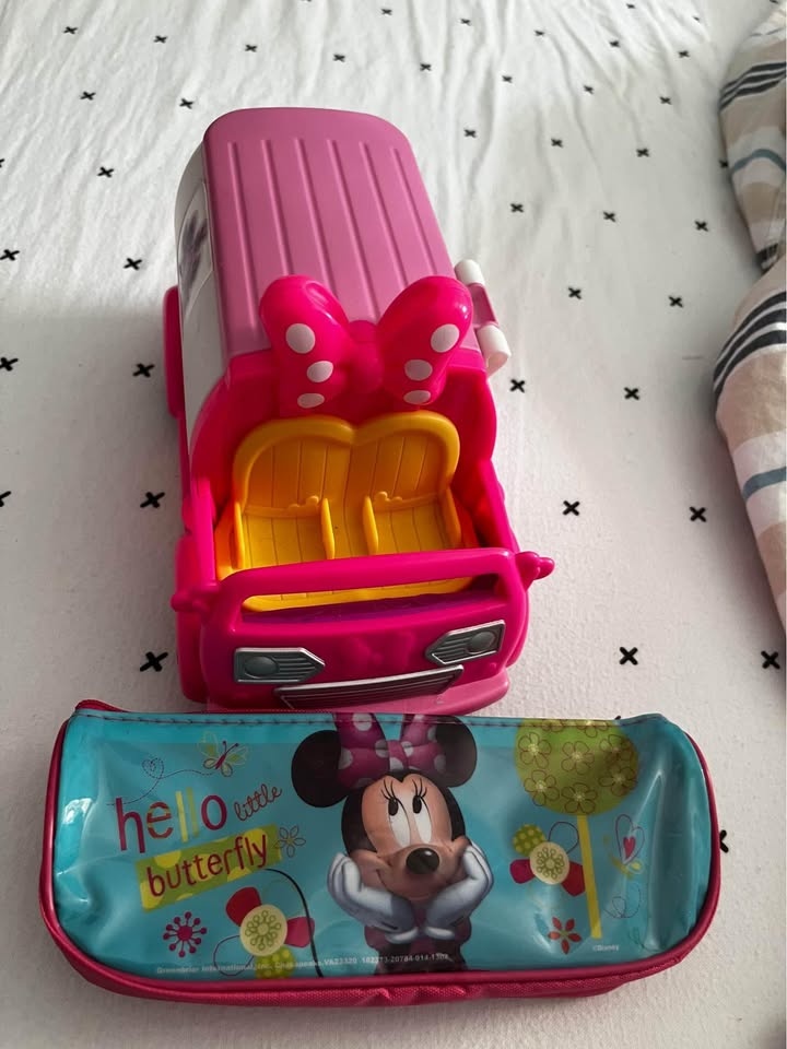 Minnie car and pencil case - photo 3