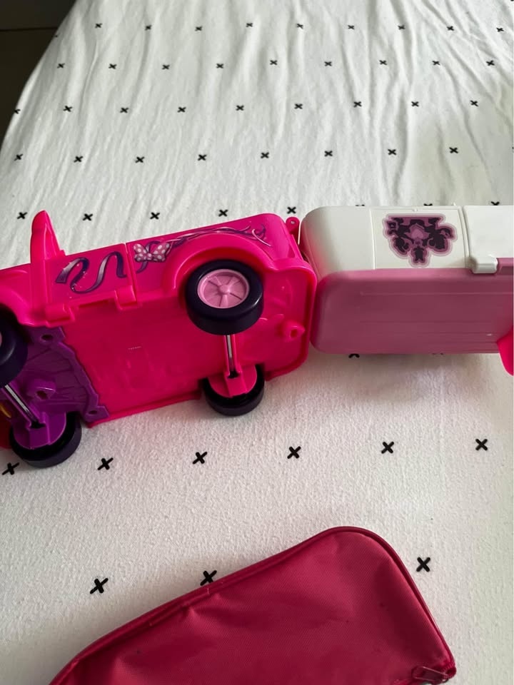 Minnie car and pencil case - photo 4
