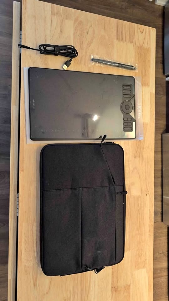 HUION HS610 Graphics Drawing Tablet (10x6) Like New, Full Set