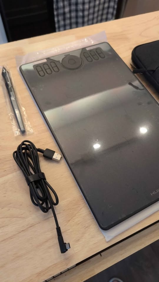 HUION HS610 Graphics Drawing Tablet (10x6) Like New, Full Set - photo 2