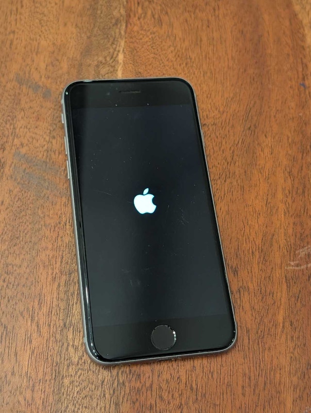 Apple iPhone 6s 16GB + Case - Great Condition - photo 2