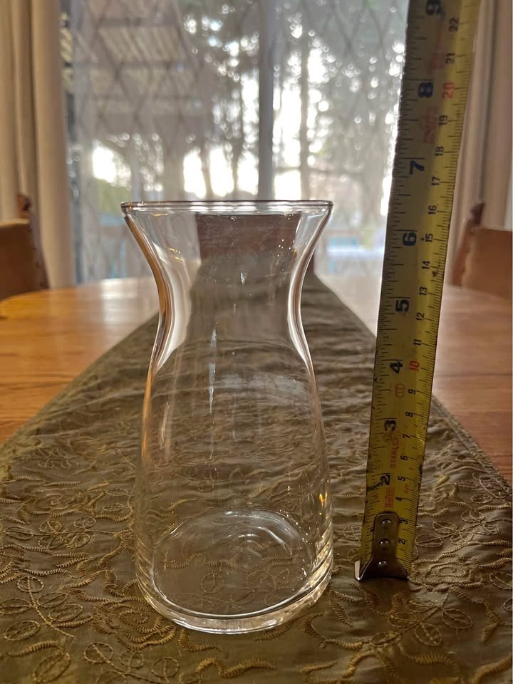 🌸 Clear Glass Posie Vase — 6.5” Tall 🌸