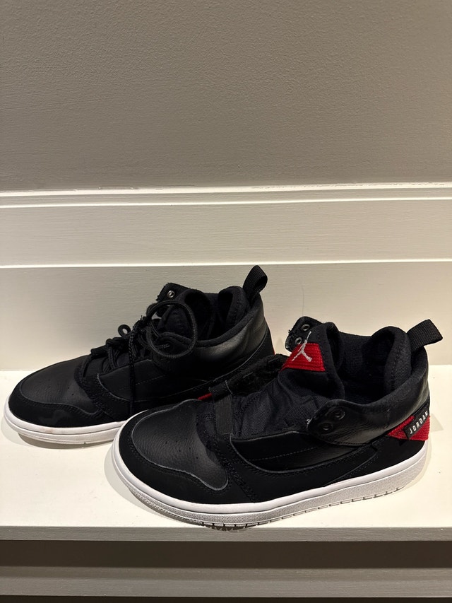 Jordan Basketball Shoes - Size 4.5Y - photo 3