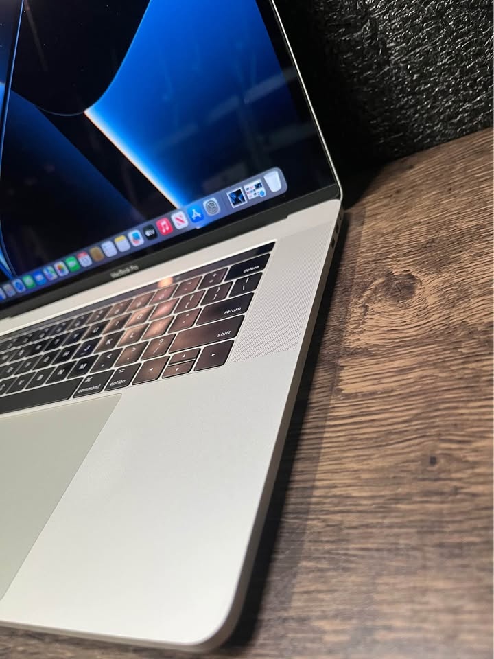 Macbook Pro 15” Touchbar - photo 3
