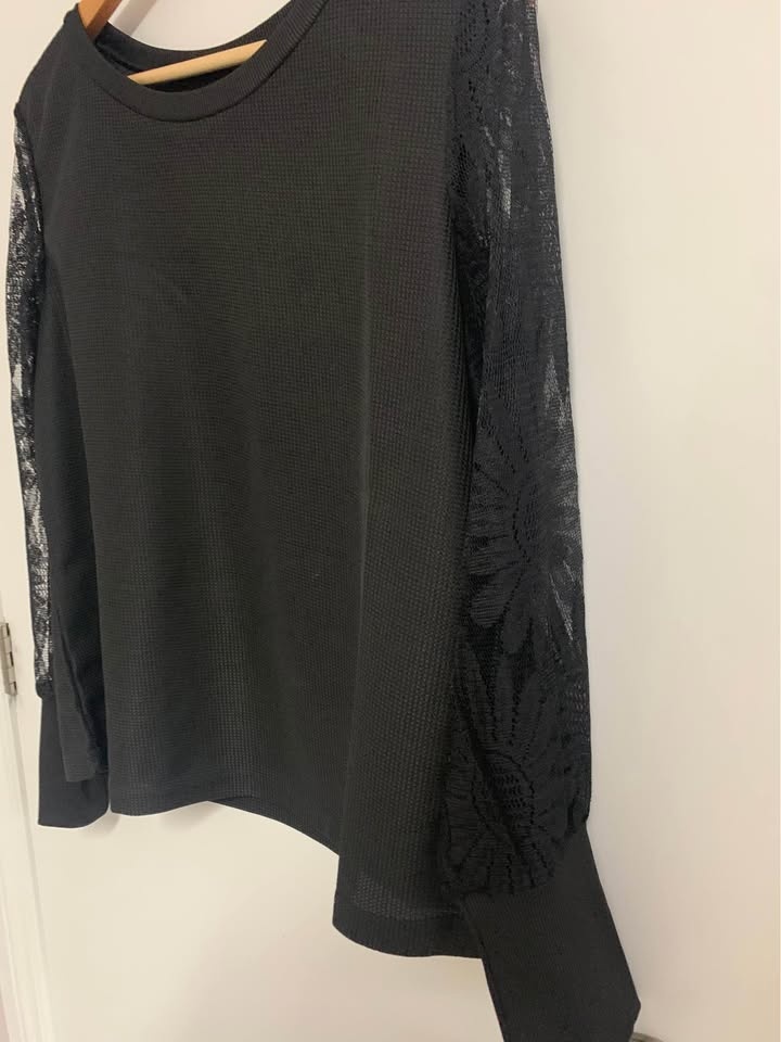 NEW/NEVER WORN - Black Top with lace detail - Size L/Large - photo 2